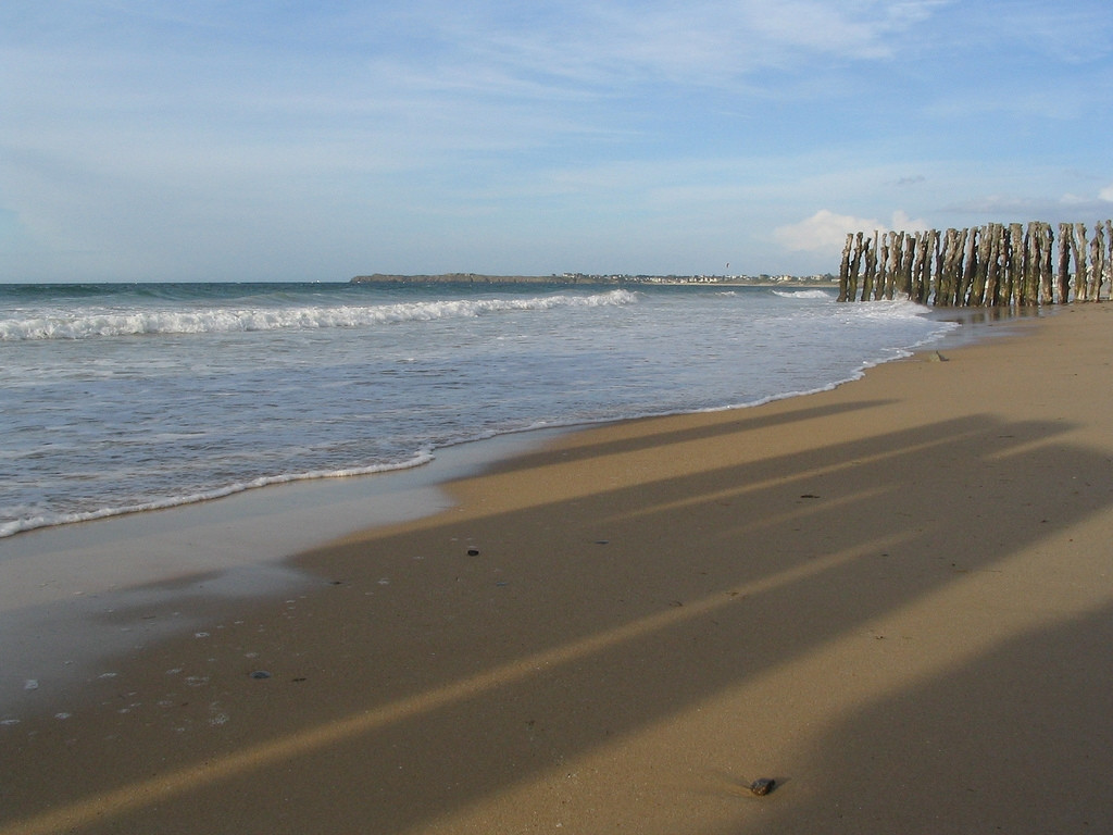 Пляж в Сен-Мало, Франция. Фото 8 – фотографии Франции