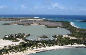 Вид на побережье в районе пляжа Лес-Салинес – фотографии Мартиники
