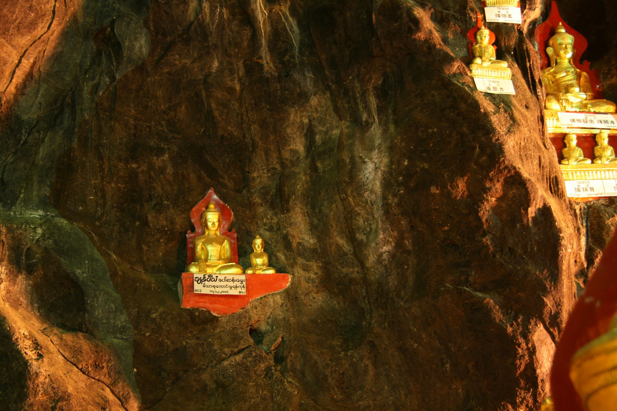 Статуи в пещере – фотографии Мьянмы