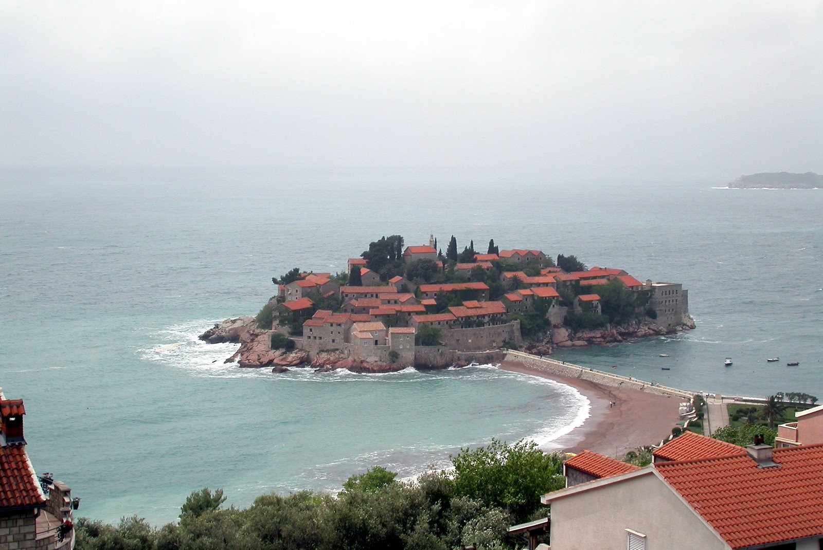 Море в Святой Стефан, Черногория – фотографии Черногории