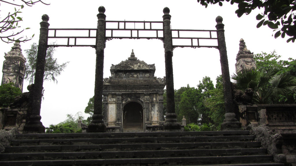 Гробница Донг Кхань – фотографии Вьетнама