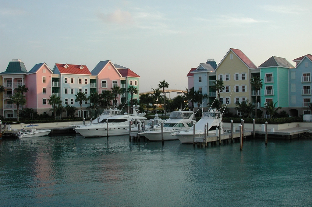 Набережная в Парадайз Айленд, Багамские острова – фотографии Багамских островов
