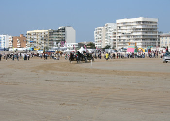 Развлечение на пляже в Сан-Жан-де-Мон, Франция. Фото 1 – фотографии Франции