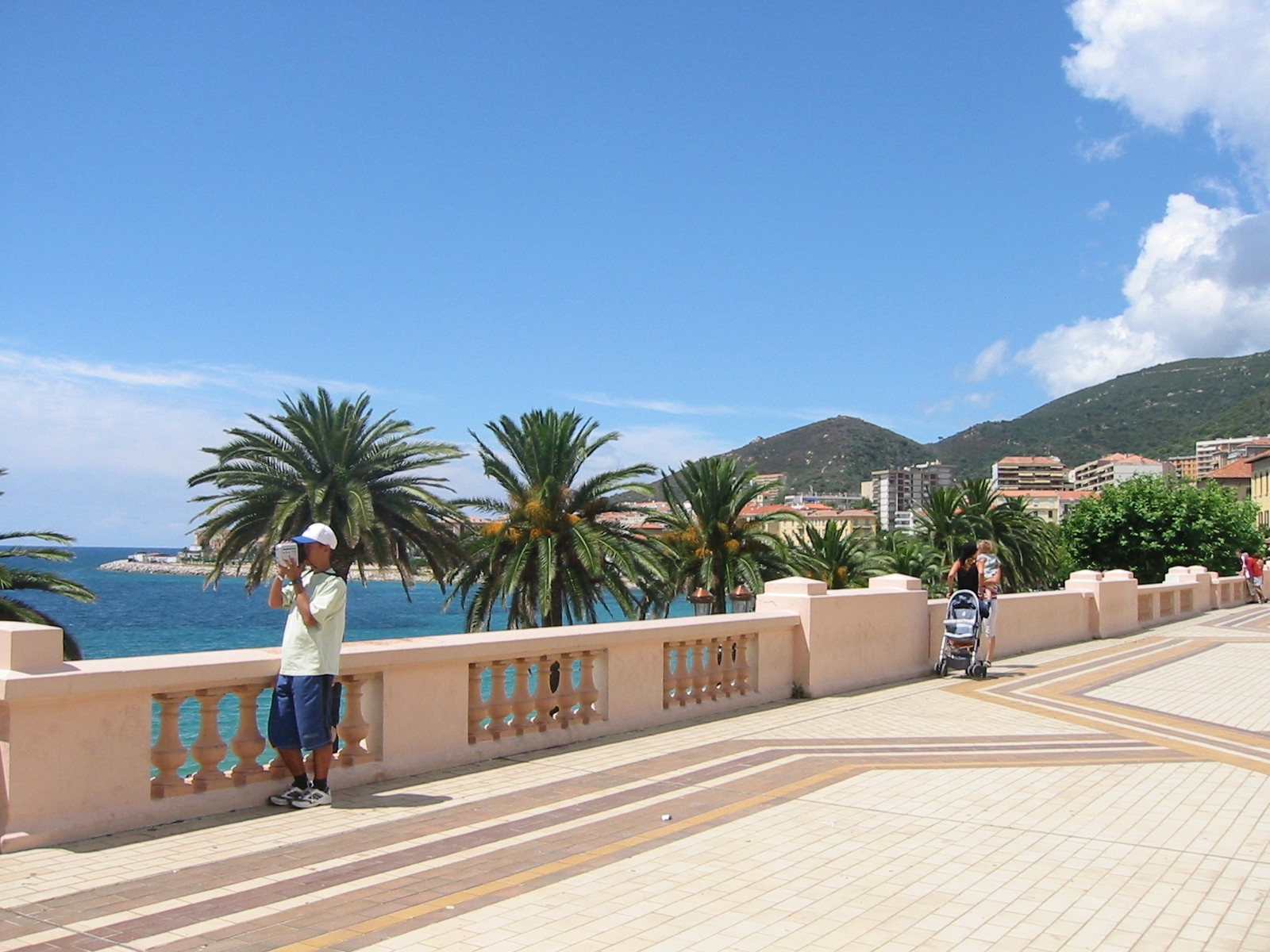 Набережная в Аяччо, Франция. Фото 5 – фотографии Франции