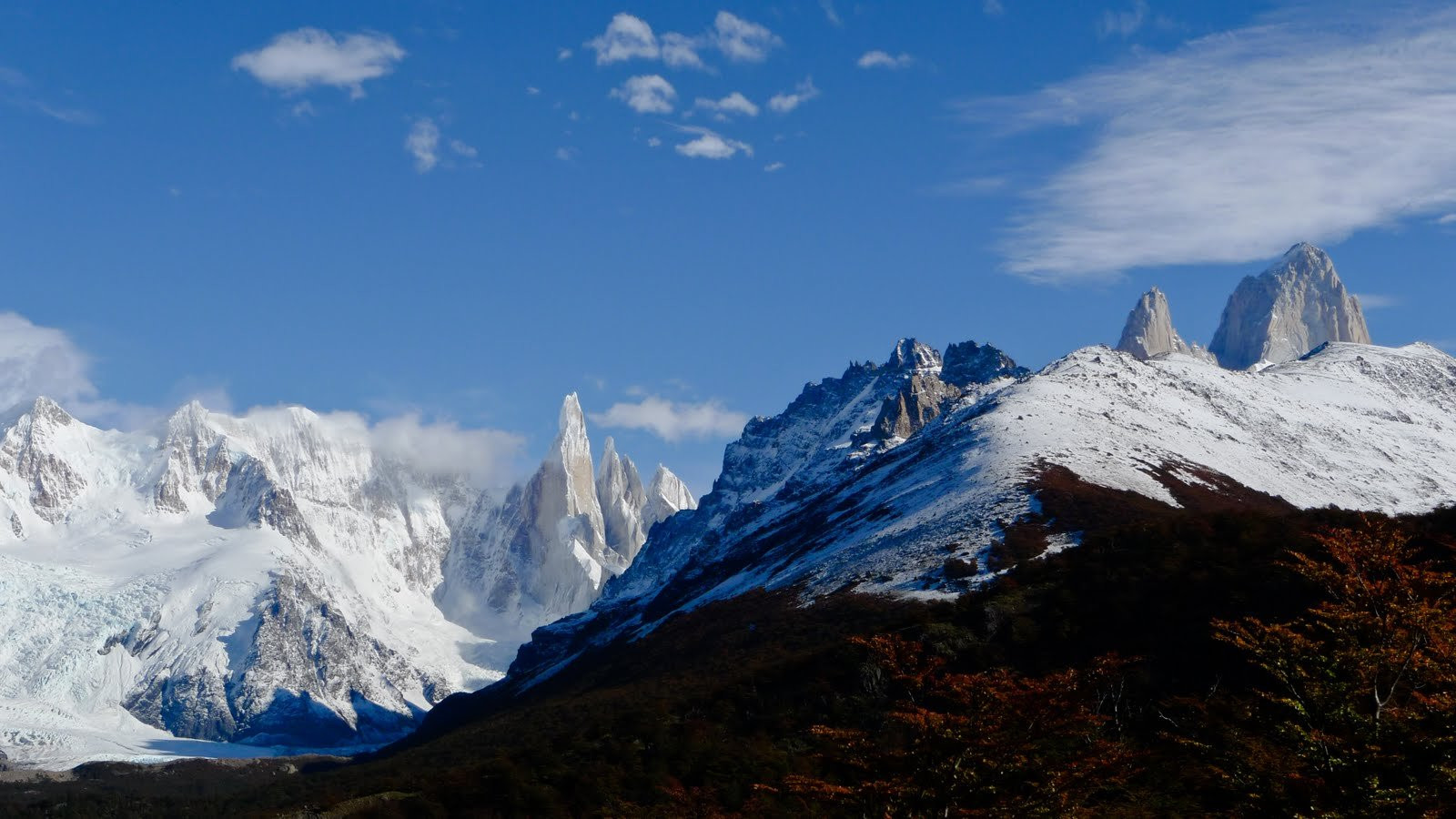 A view of both Cerro Torre and Fitz Roy – фотографии Аргентины