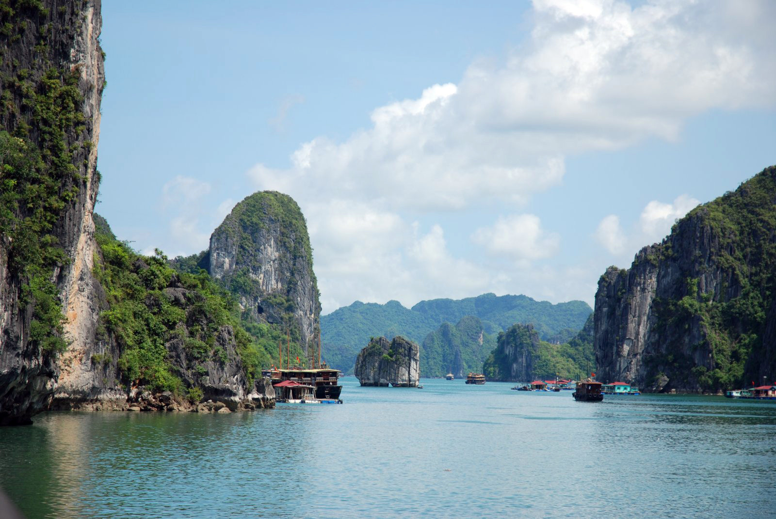 Халонг-Бэй на севере Вьетнама – фотографии Вьетнама