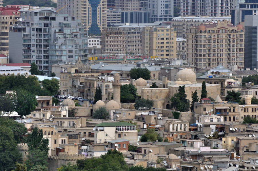 Баку — столица Азербайджана. Старый город в окружении нового – фотографии Азербайджана