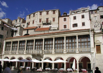 Кафе в Шибеник, Хорватия – фотографии Хорватии