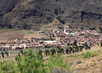 Панорамный вид на город Писак (Pisak) в Священной долине Инков, Перу – фотографии Перу