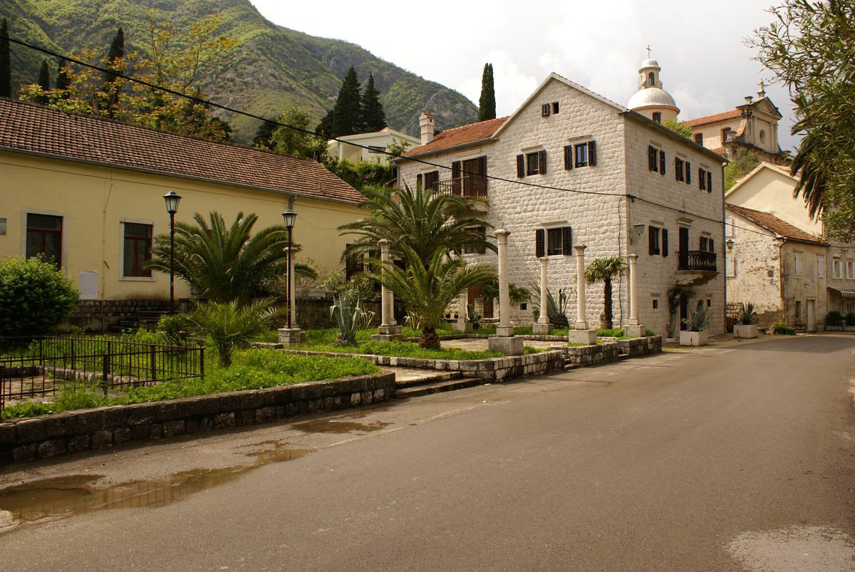 Улица в Прчань, Черногория. Фото 1 – фотографии Черногории