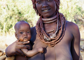 Африканская красотка и её ребенок – фотографии Эфиопии
