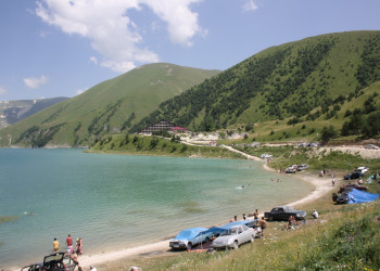 Озеро Казеной-Ам на Кавказе, граница Чечни и Дагестана, Россия – фотографии России