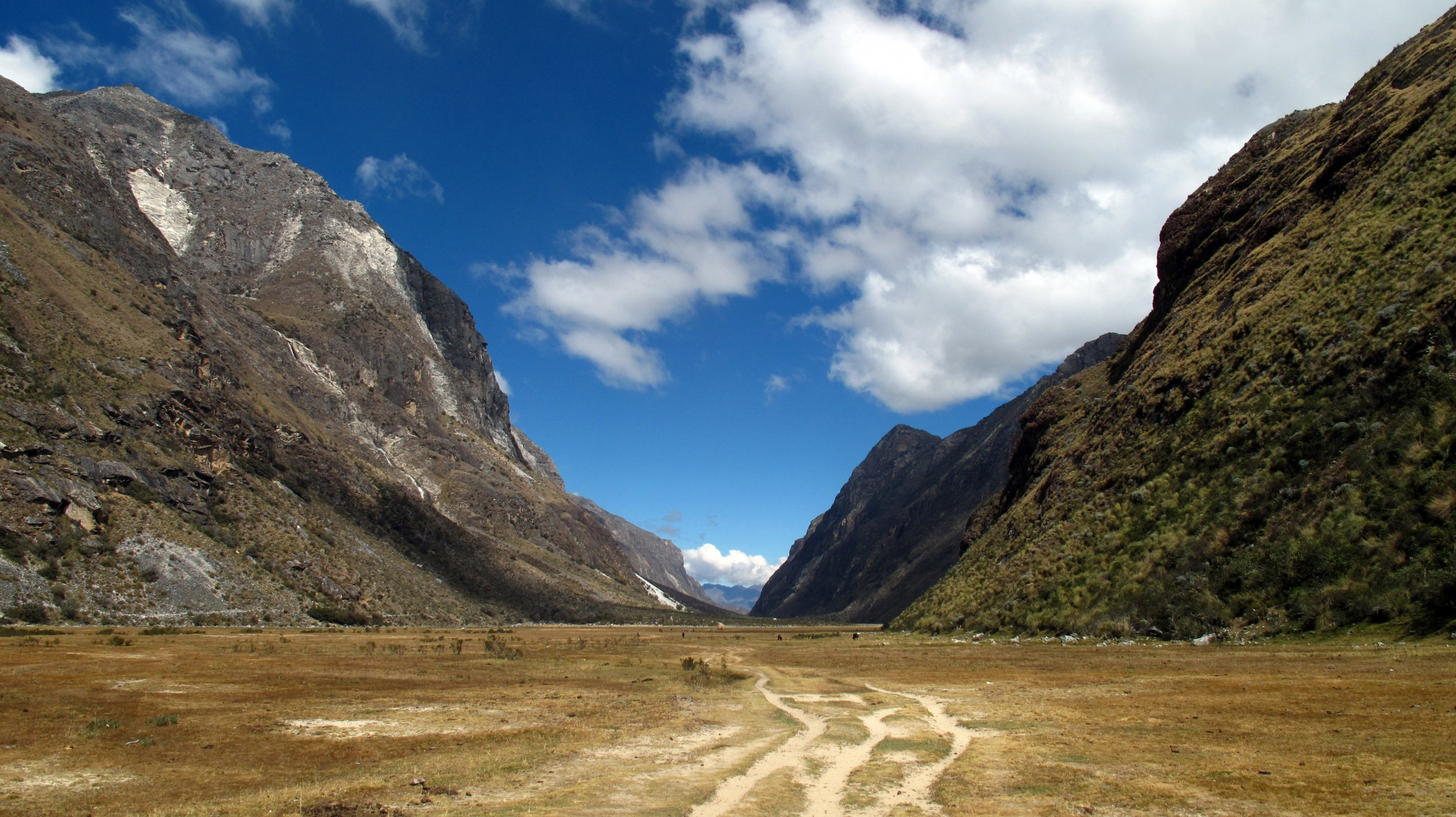 Горы в национальном парке Уаскаран в Перу – фотографии Перу