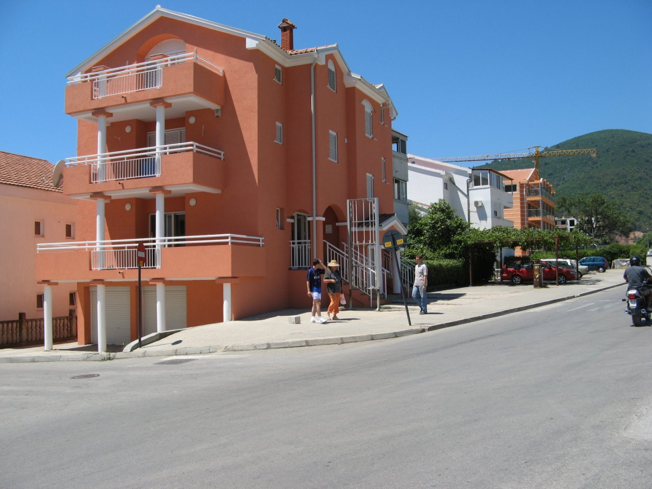 Улица в Будва, Черногория. Фото 28 – фотографии Черногории