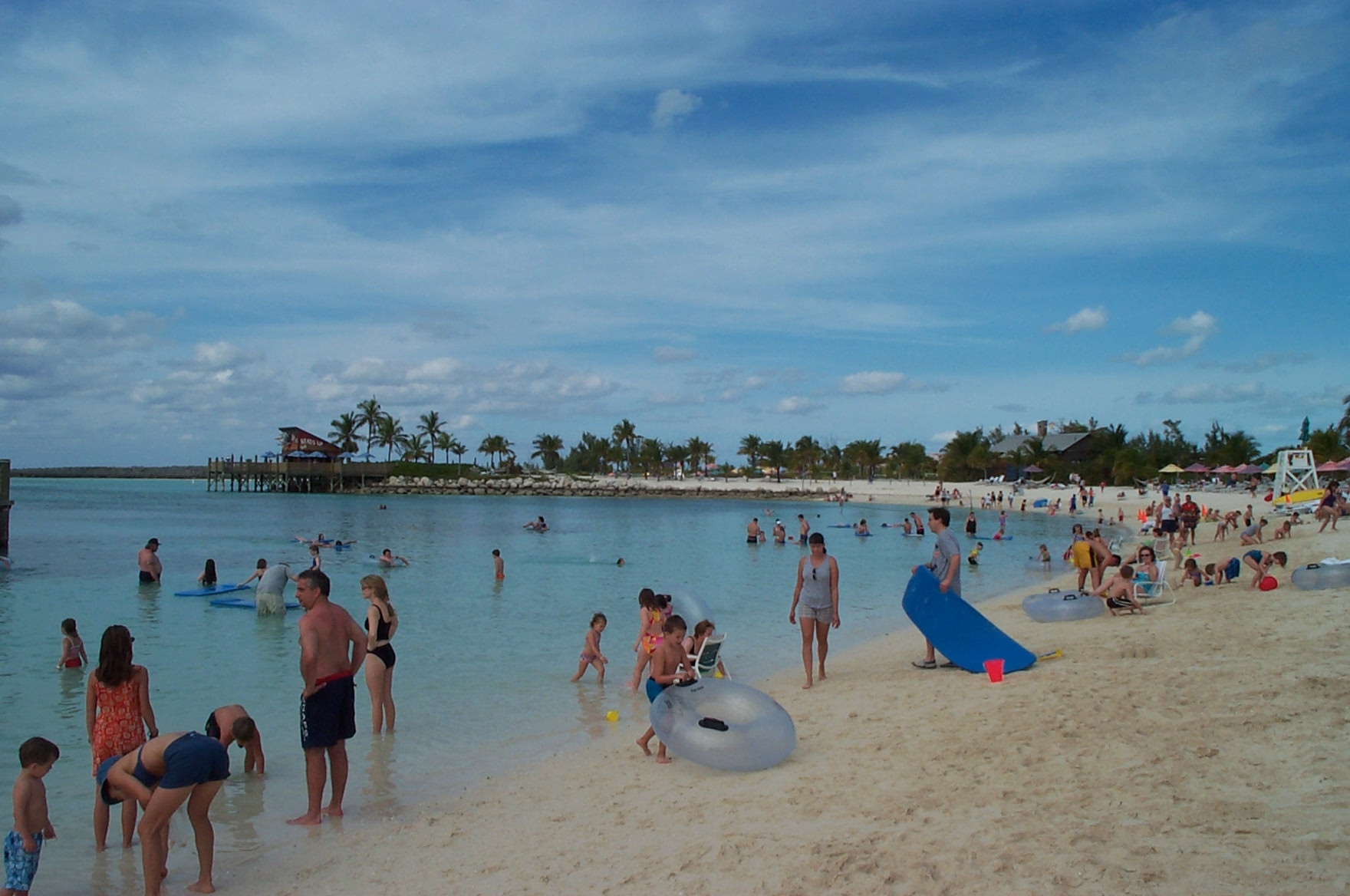 Люди на пляже в Абако, Багамские острова. Фото 5 – фотографии Багамских островов