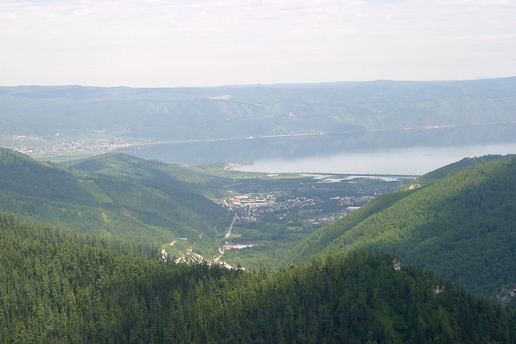 Панорамный вид Слюдянки, Россия – фотографии России