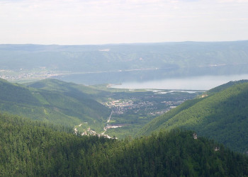 Панорамный вид Слюдянки, Россия – фотографии России