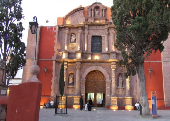 Храм в Сан-Мигель-де-Альенде, Мексика – фотографии Мексики