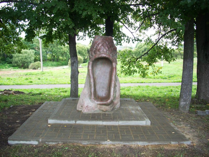 Памятник Папью в Вязьме – фотографии России