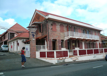 Улицы городка Ле-Труа-Иле – фотографии Мартиники