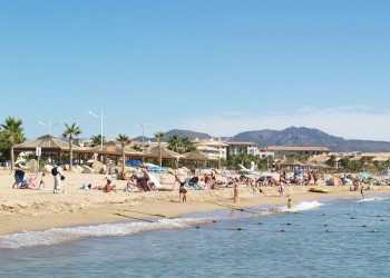 Люди на пляже в Фрежюсе, Франция. Фото 2 – фотографии Франции