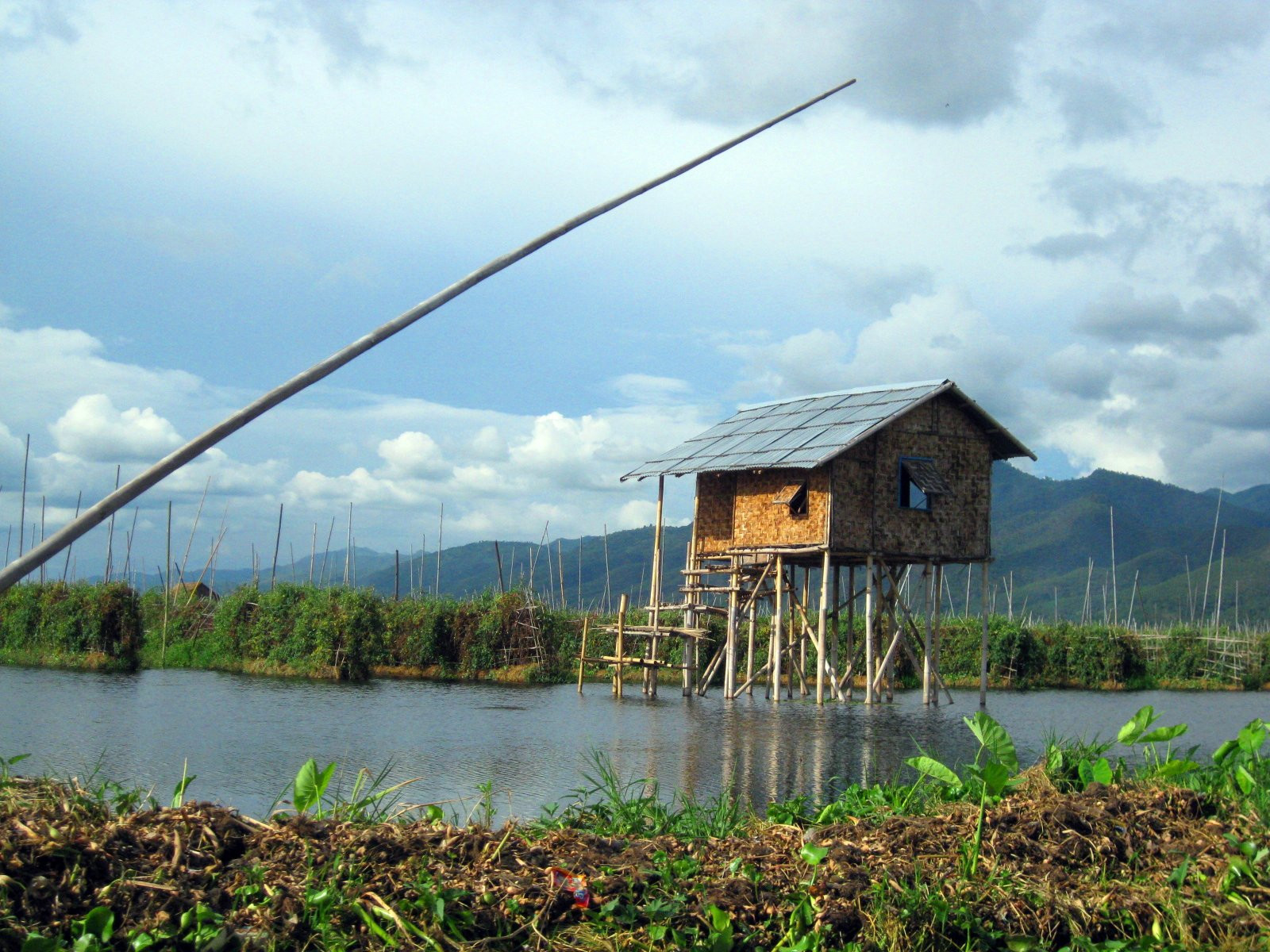 Избушка на воде – фотографии Мьянмы