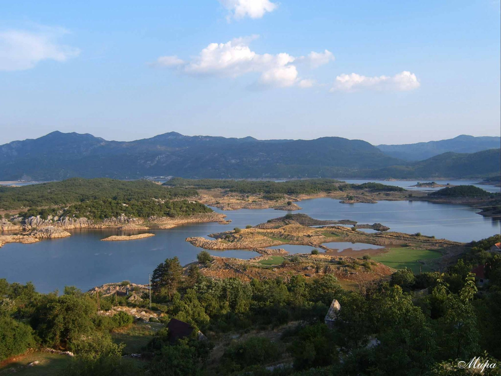 Панорамный вид в Никшич, Черногория – фотографии Черногории