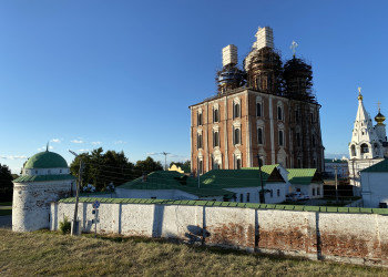 Кремль в Рязани и его облезлые стены – фотографии России