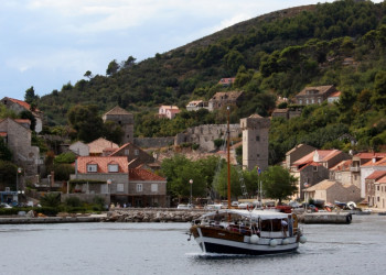 Катер на острове Шипан, Хорватия. Фото 1 – фотографии Хорватии