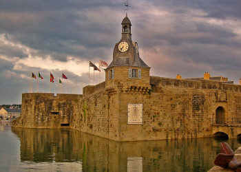 Достопримечательность в Конкарно, Франция – фотографии Франции