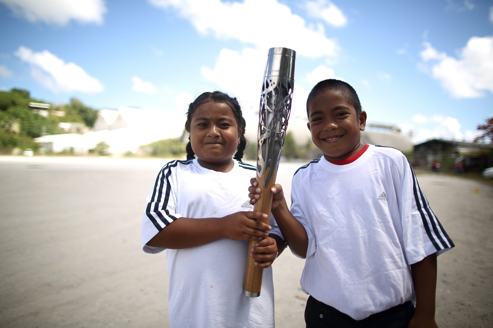 Упитанные детишки с олимпийским факелом в Науру – фотографии Науру