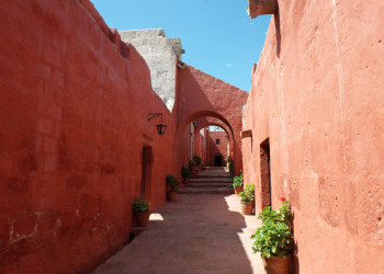 Монастырь Санта-Каталина (Monasterio de Santa Catalina de Siena) – фотографии Перу