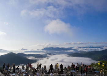 Смотровая площадка терраса Ункай (Unkai Terrace), остров Хоккайдо, Япония – фотографии Японии