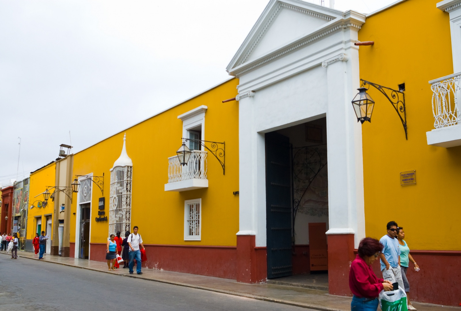 Особняк Каса-де-ла-Эмансипасьон (Сasa de la Emancipacion) – фотографии Перу