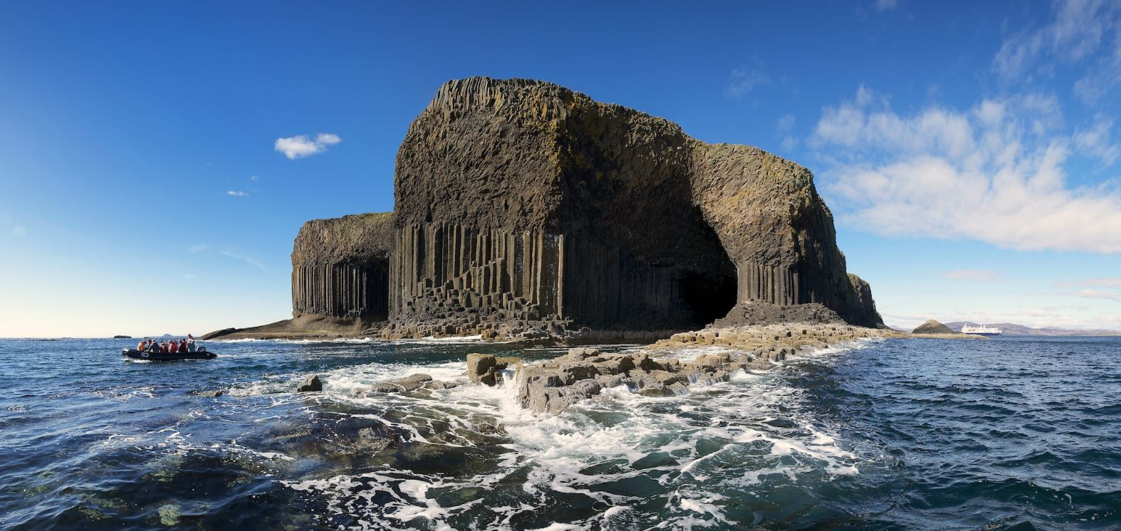 Фингалова “пещера мелодий” (Fingal’s Cave) в Шотландии, Великобритания – фотографии Великобритании