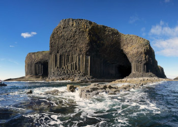 Фингалова “пещера мелодий” (Fingal’s Cave) в Шотландии, Великобритания – фотографии Великобритании