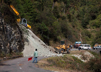Горный обвал – фотографии Бутана