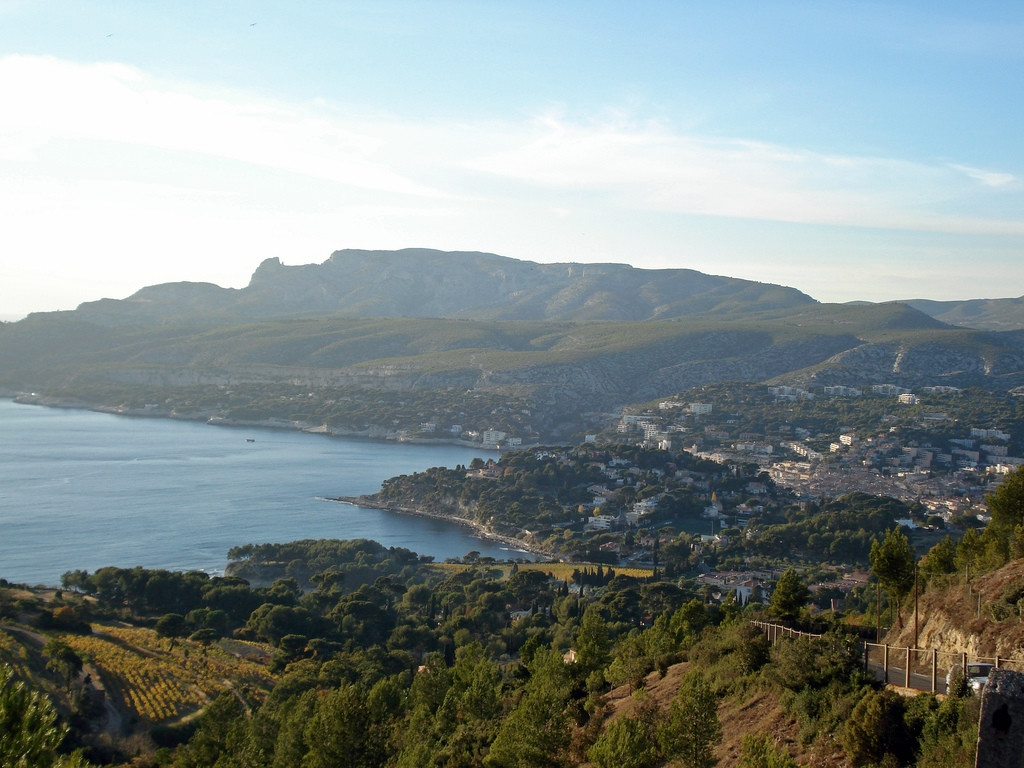 Панорамный вид в Кассис, Франция – фотографии Франции