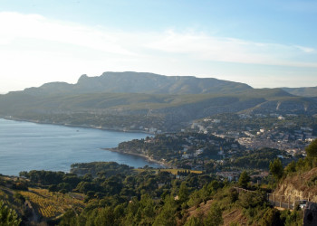 Панорамный вид в Кассис, Франция – фотографии Франции