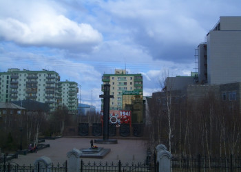 Памятник в Мирном, Россия. Фото 2 – фотографии России