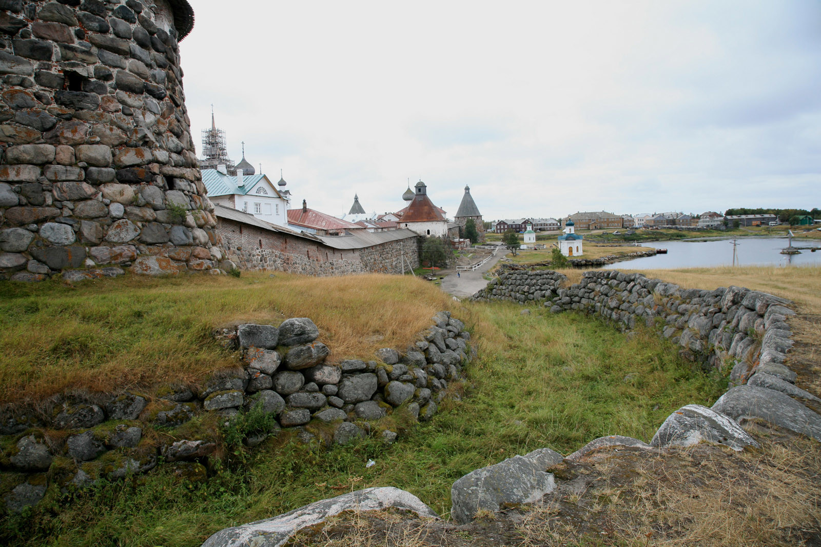 Соловецкий монастырь, у стен крепости – фотографии России