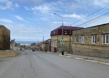 Улица в центральной части Дербента недалеко от крепости – фотографии России