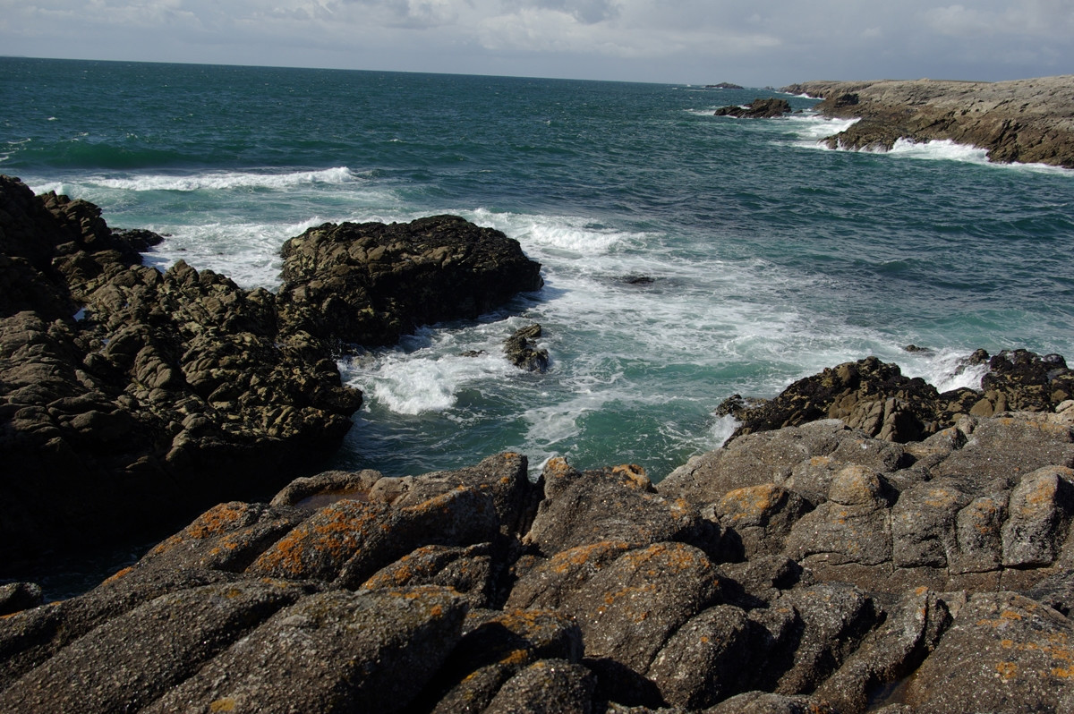Скалы в Кибероне, Франция – фотографии Франции