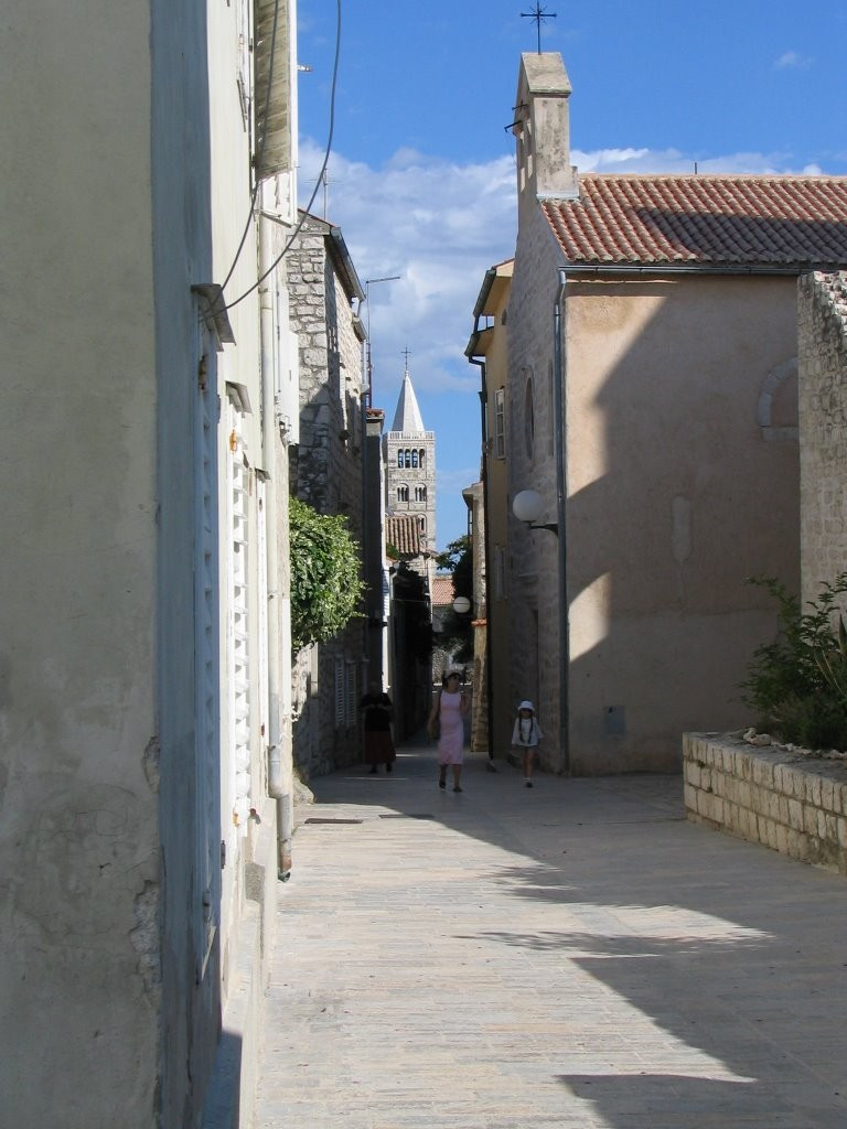 Улица в Раб, Хорватия – фотографии Хорватии