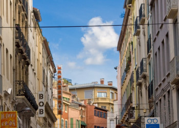 Улица в Перпиньяне, Франция – фотографии Франции