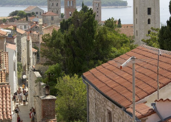 Крыши домов в Раб, Хорватия. Фото 15 – фотографии Хорватии