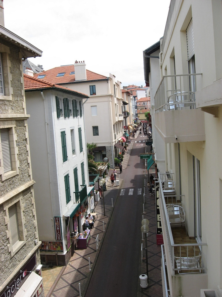 Улица в Биаррице, Франция – фотографии Франции