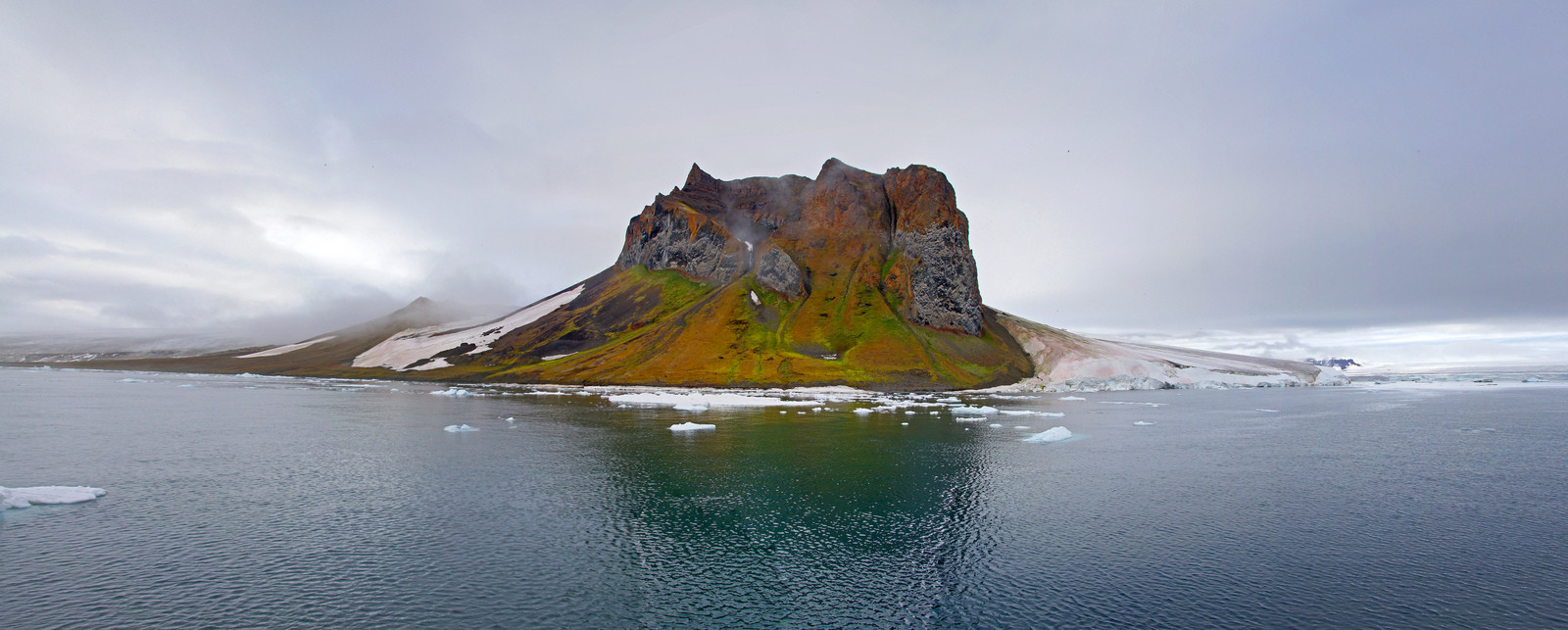 Чамп — остров в архипелаге Земля Франца-Иосифа – фотографии России