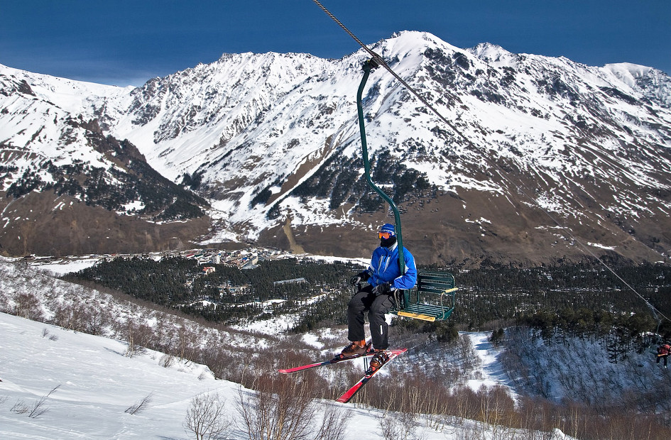 2-х кресельная канатная дорога в Чегет, Россия. Фото 3 – фотографии России