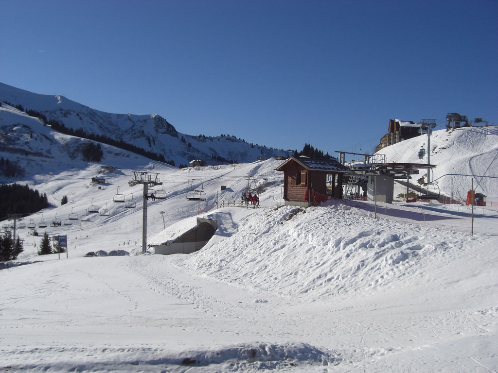 Подьёмники в Самоене, Франция – фотографии Франции